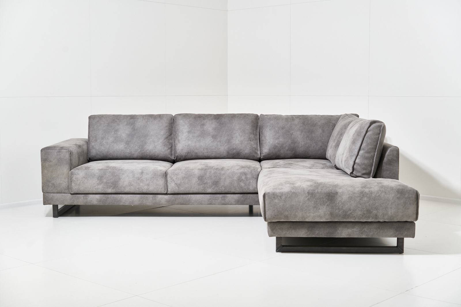 Derby 2,5+C90+OE D. kampinė sofa Hunter 104 Kaunobaldai.lt